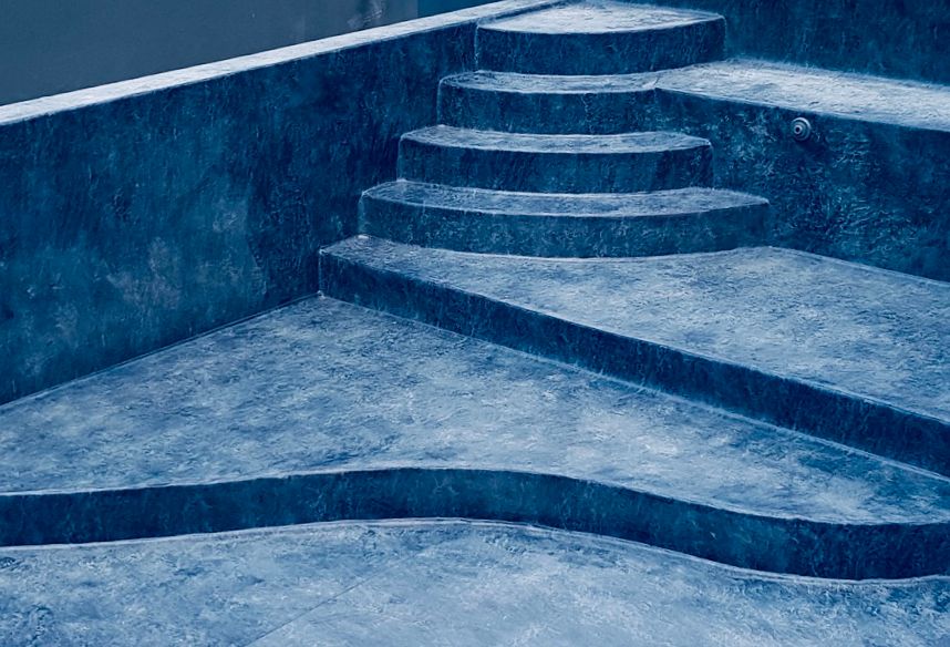 Escalier de piscine finition touch Élégance Renolit