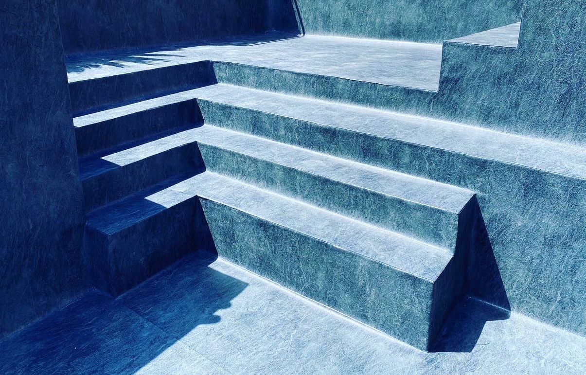 Rénovation de piscine pose d’un escalier