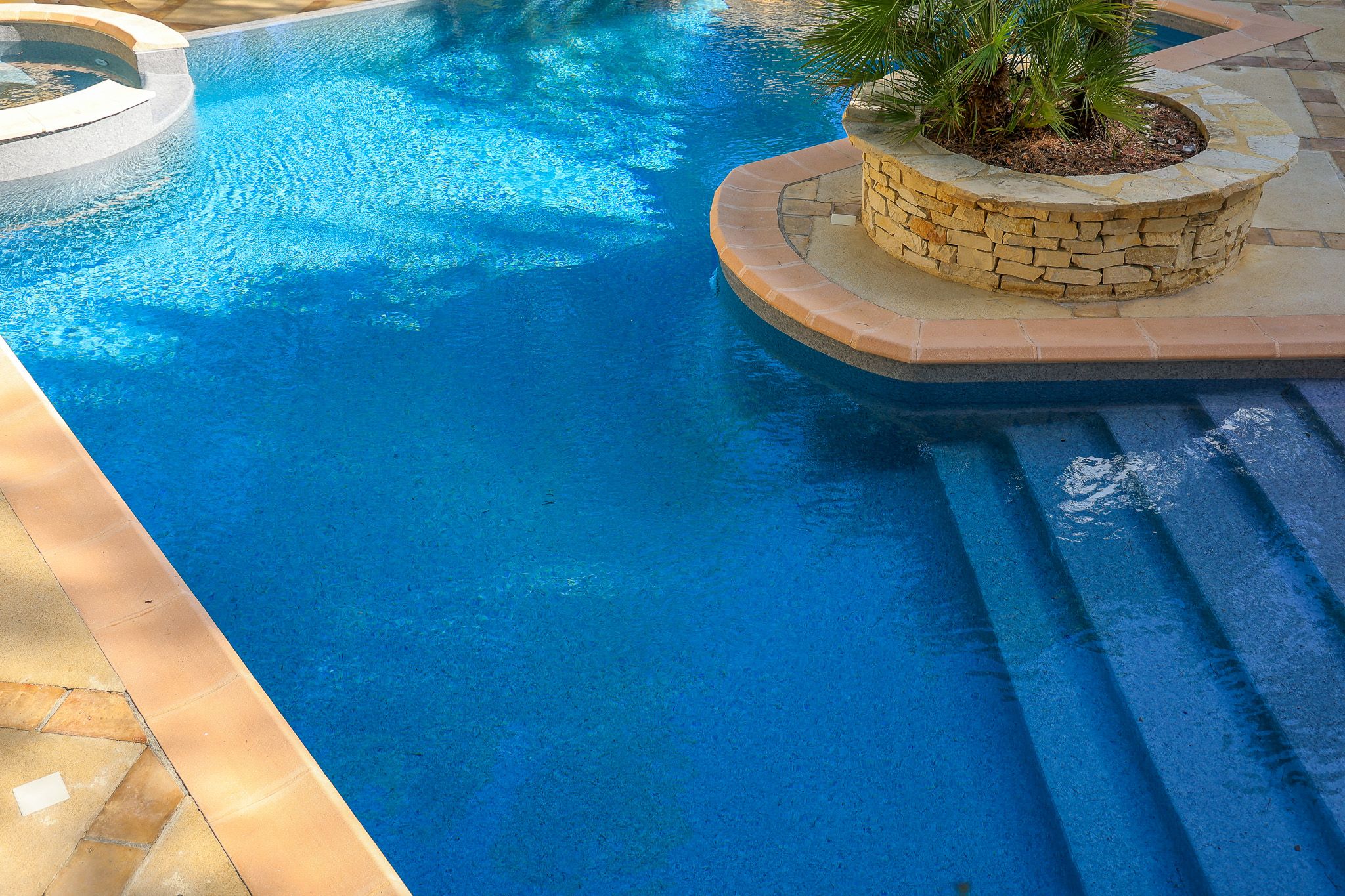 Rénovation d’une piscine béton à Montarnaud