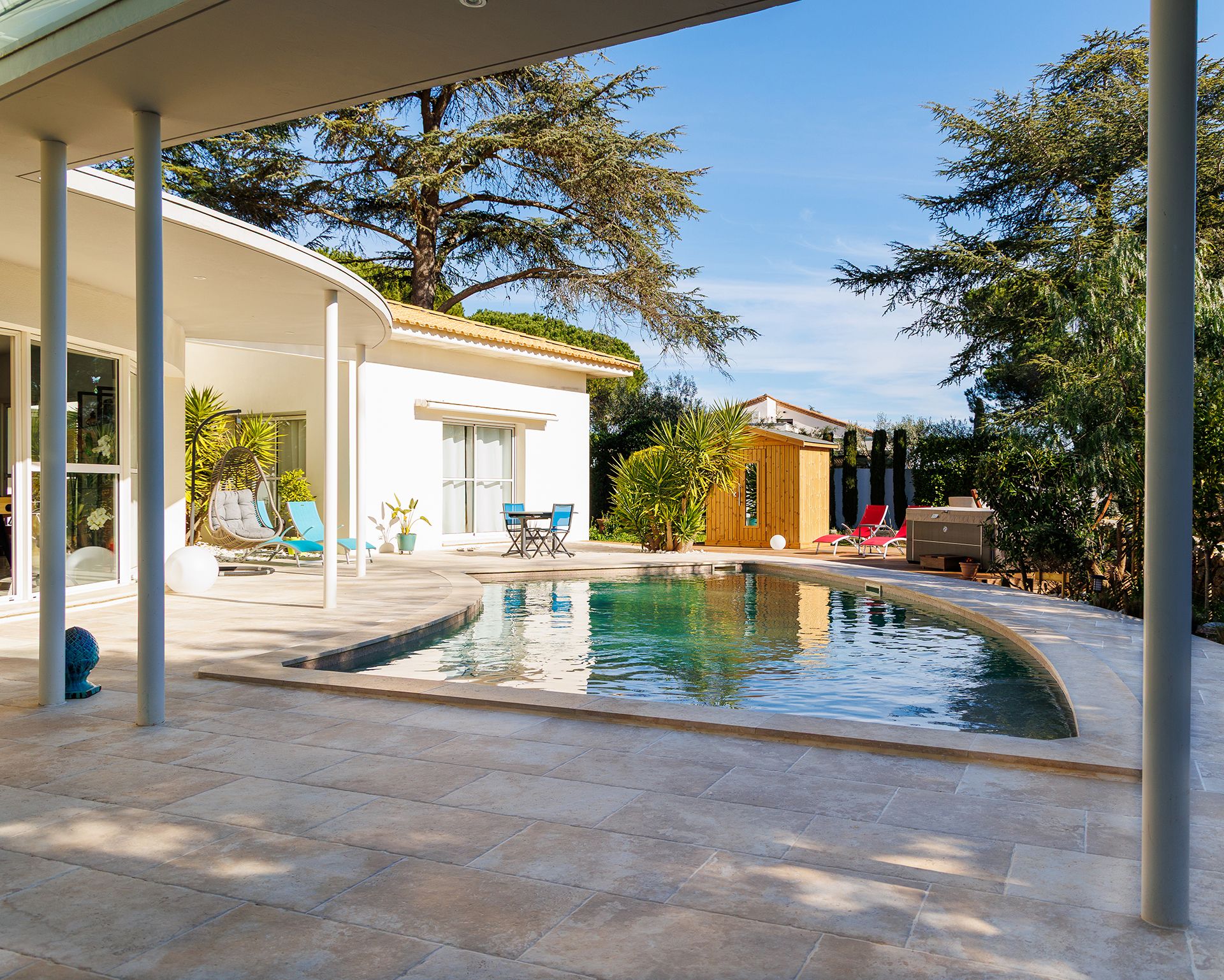 Piscine et terrasse à Montpellier rénovées par NewPool Express